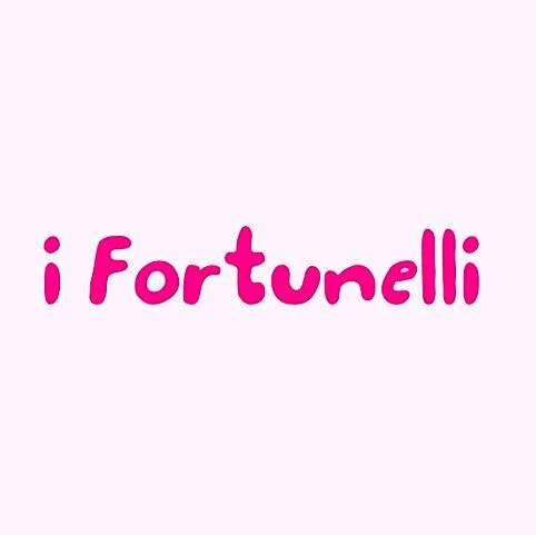 Bracciali di perle o in argento, con ciondoli personalizzabili in argento o in oro rosa e brillanti. 100% Made in Italy