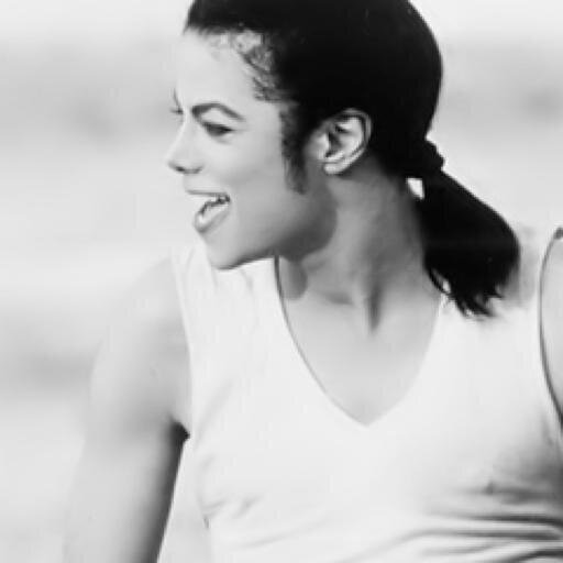 InTheClosetXs's profile picture. 