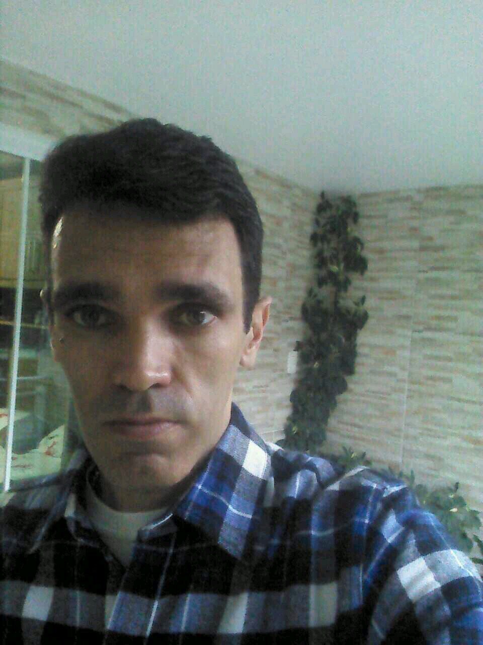 APRENDI, Compreendi que viver é ser livre, Que ter amigos é necessário, Que hoje é reflexo de ontem…   Compreendi que podemos chorar sem derramar lágrimas…