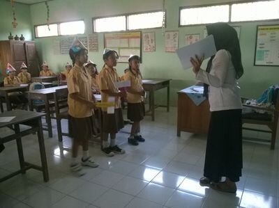 Dia yangg menyayangiku dan ibuku.. Yangg membuatku nyaman baik secara materi dan emosi, yangg pintar serta peduli terhadap keluarga besar ku :)