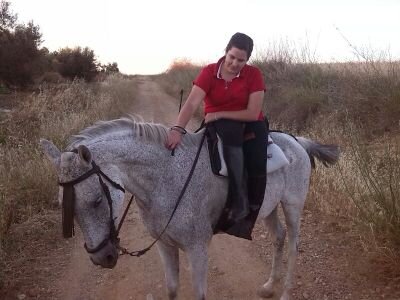 orgullosa de ser de huelva y rociera amante del amor y los caballos