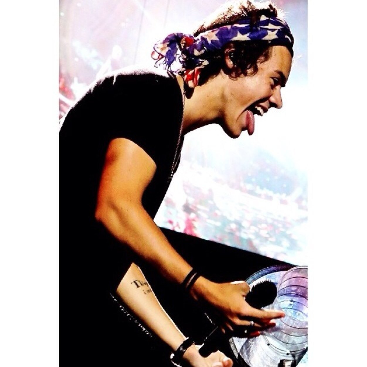 I GOT NOTICED BY HARRY AND ASHTON ON 8/9/14..... IS THAT YOU GOD?!?!?