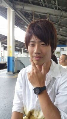 笑顔が一番   左利きです。