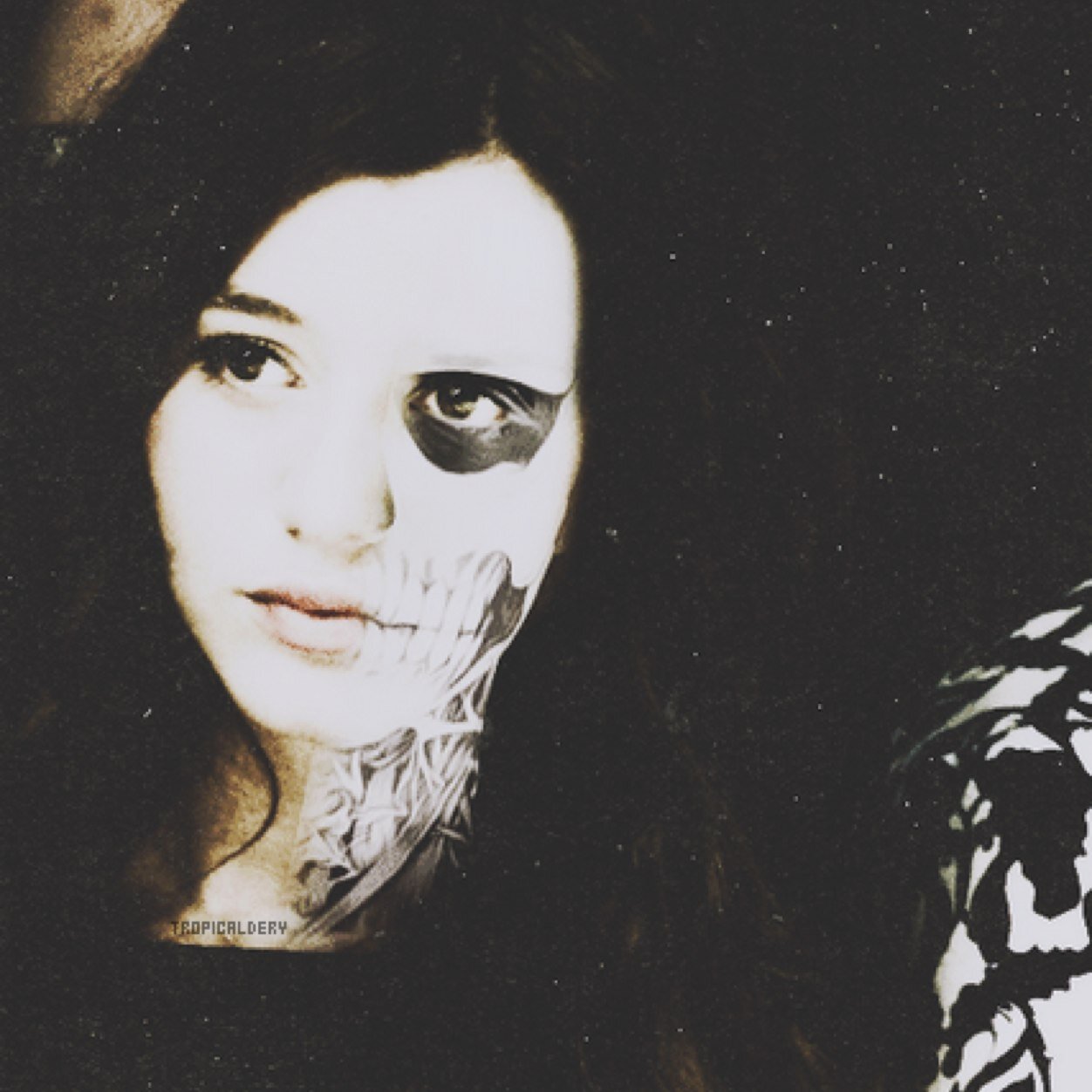 VampireElly Profile Picture
