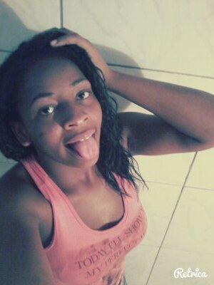 Haja o que houver, não pare de cantar.  Te amo Lua (linda) ♥.
RBR eternamente ♥♡