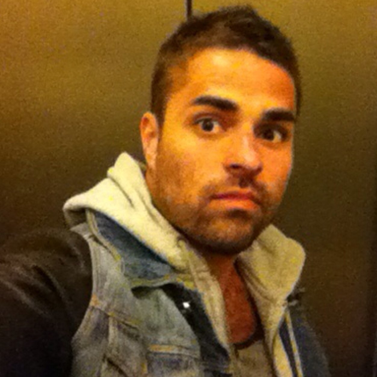 anndito1's profile picture. Venezolano!  Fletes. Alquiler de audio, iluminacion, fotografia y edicion de audio y video. @shantyeventos Tlf: 04129569426