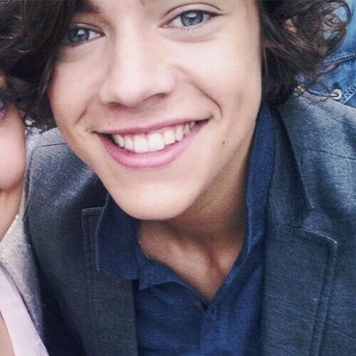 providing you with gifs of 17 year old harry :D