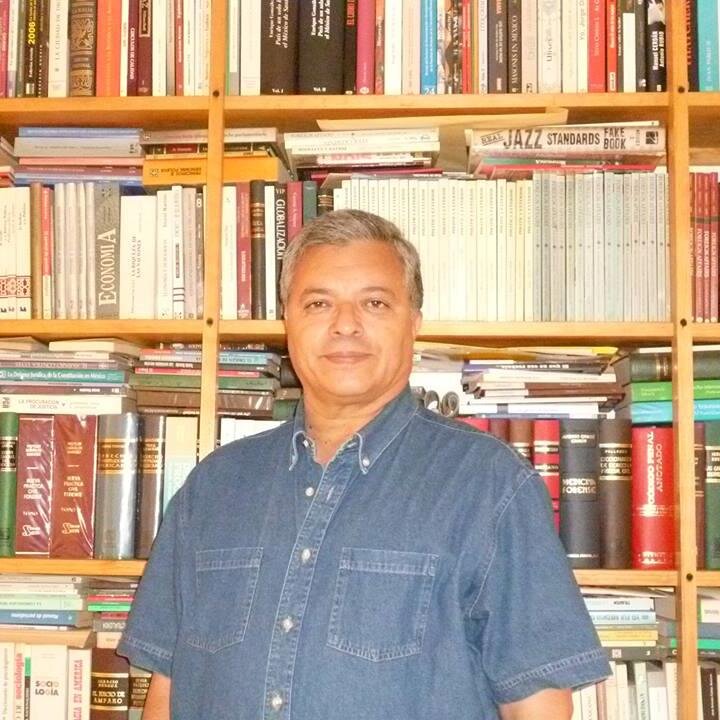 Abogado Constitucionalista; Político Demócrata; y Músico promotor del Jazz. Licenciado en Derecho y Licenciado en Administración Pública.