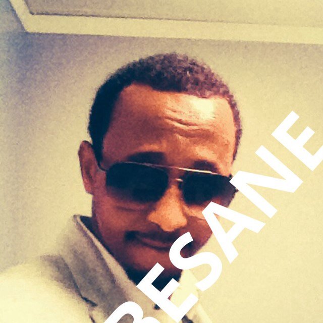 camanda_liili's profile picture. Husband jumps with joy but types Sweet Heart, how can I live without U? Wife: U idiot! I'm dying my hair.. Husband: Bloody English Language