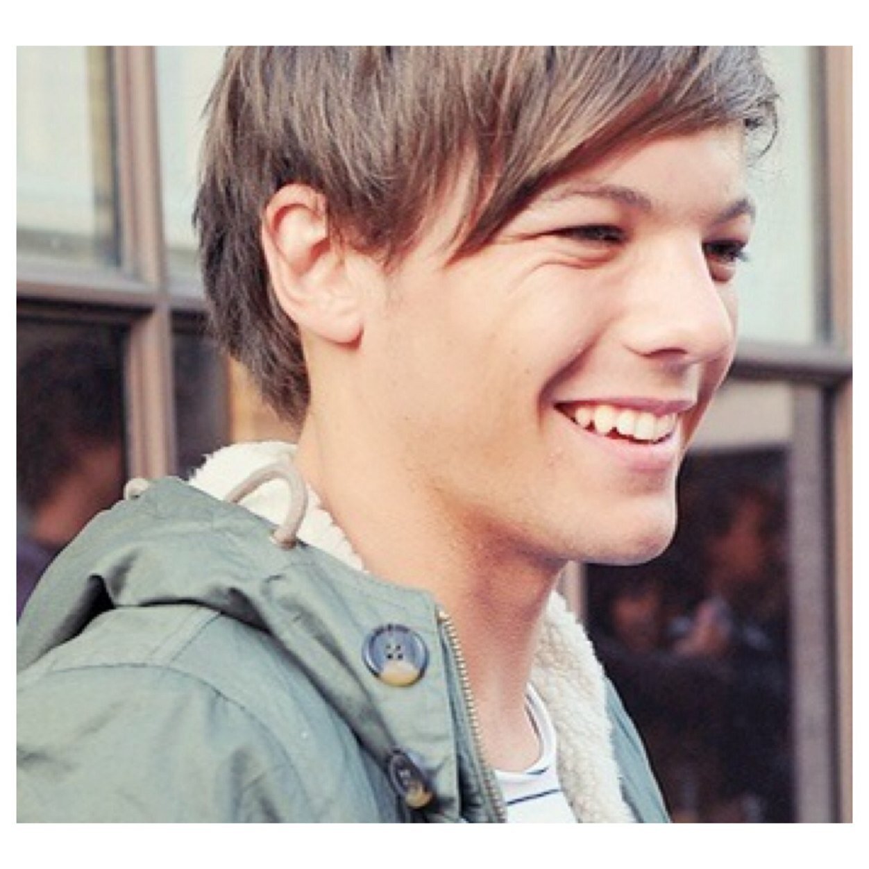 free follow bc i love you,but if you want to follow me do It in @lwtgorgeousmile thanks:)