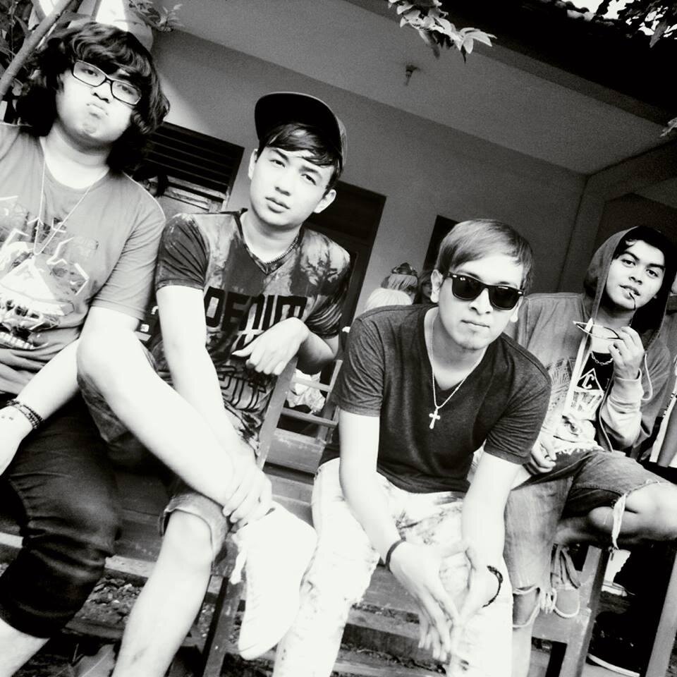 TheMonkeyCircus's profile picture. JBand | PopPunk | @GalihCrot (voc+bass) @yonadracula (voc+guitar)  @azizfauz (guitar) @gilang_tmc (drum) | Vamps | Ellegarden | : CP: 085 728 541 127 (puji)