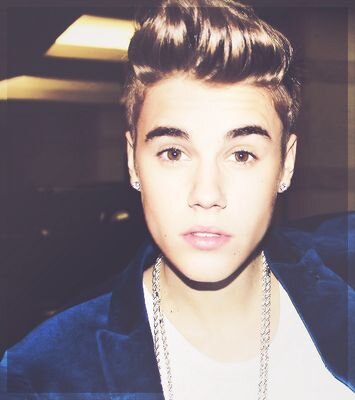 We're ten spanish beliebers and we're following our biggest dream: we want to meet our idol, Justin Bieber.