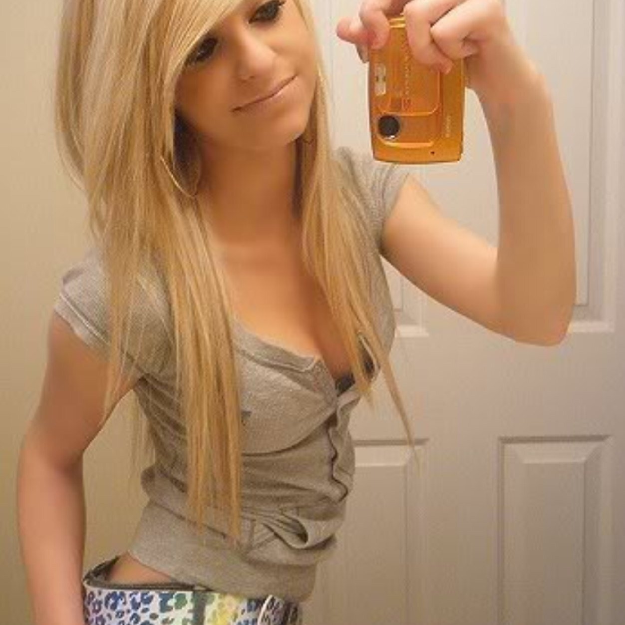 Hey! Im Megan, im bi and looking. I like to be dirty! Expect pics, not all of me. Message me and i garentee a great time;) enjoy everything i post! Love u all!