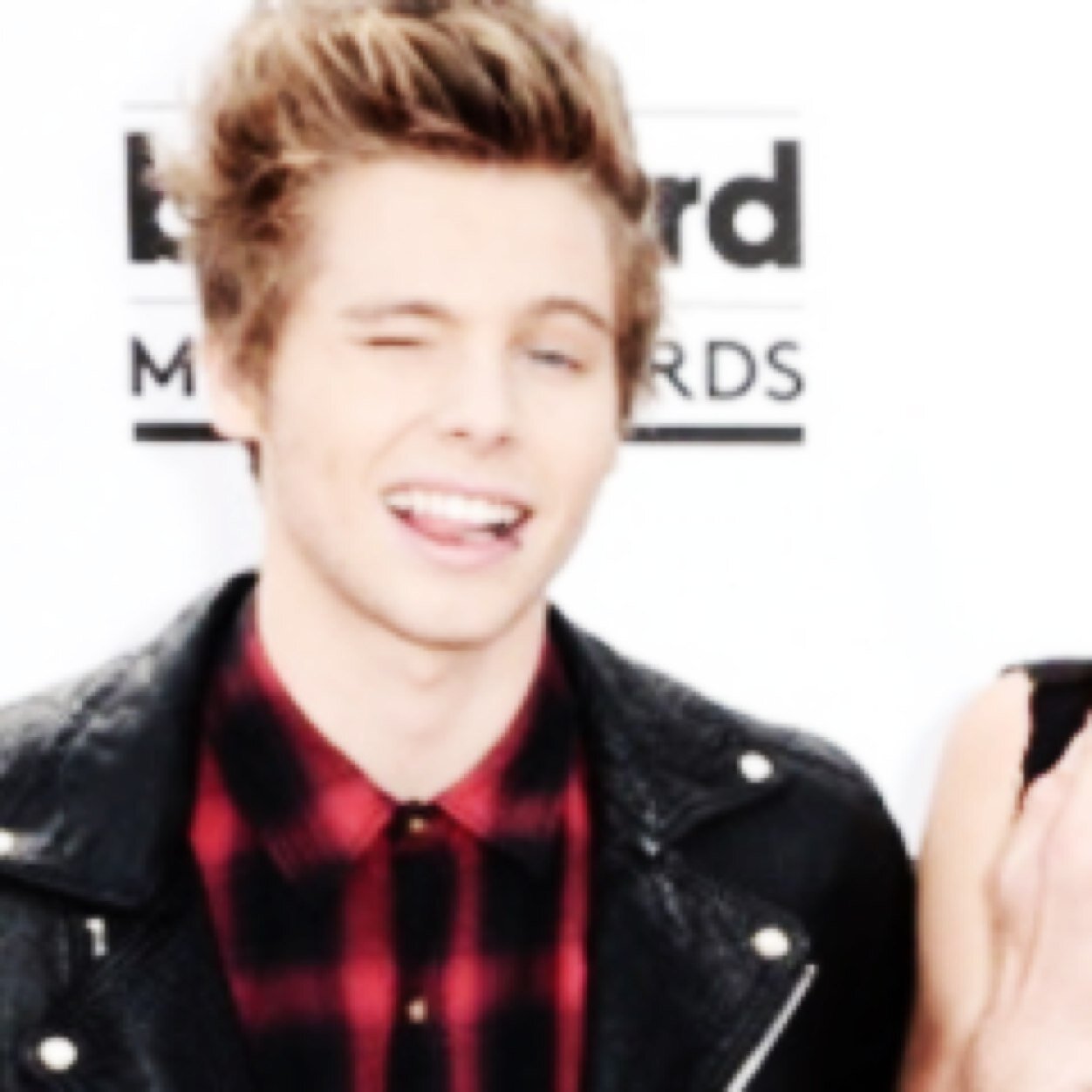 PLEASE FOLLOW @onejanosos BC SHE GAVE YOU A FREE FOLLOW i follow selectively so your cool af