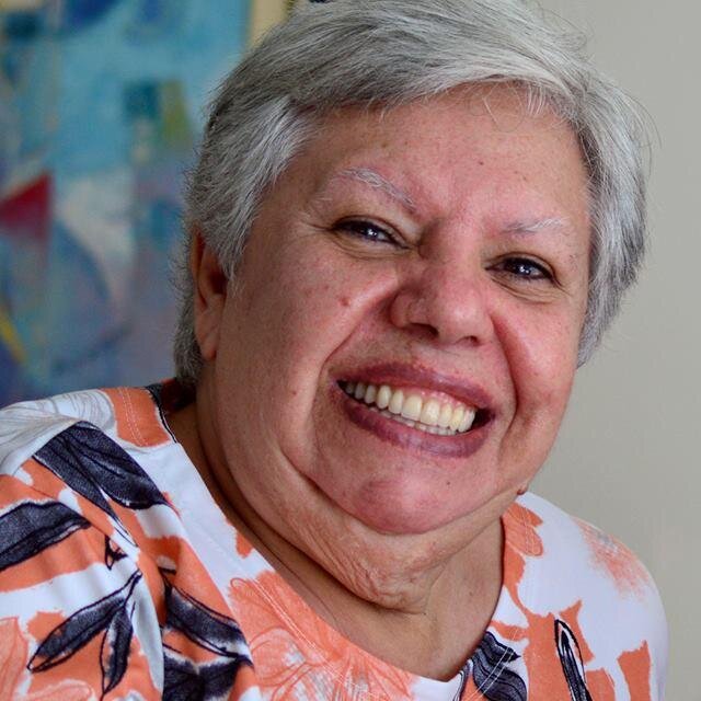 Jornalista aposentada confiando num mundo melhor com mais amor puro e verdadeiro