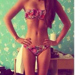 17 ans. Départ: 62.5kg Actuellement: 60kg Objectif 1:58 Objectif 2:54kg Objectif3:50kg taille:1,60     I hate myself