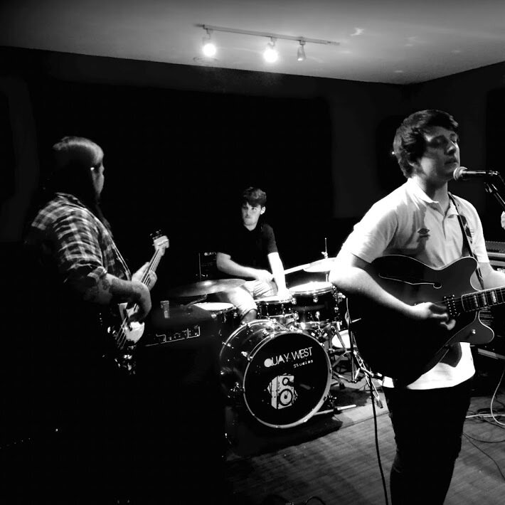 Alternative 4 piece from a small town called Gosport. Colourful riffs. Thundering drum beats. Arty Bass lines.