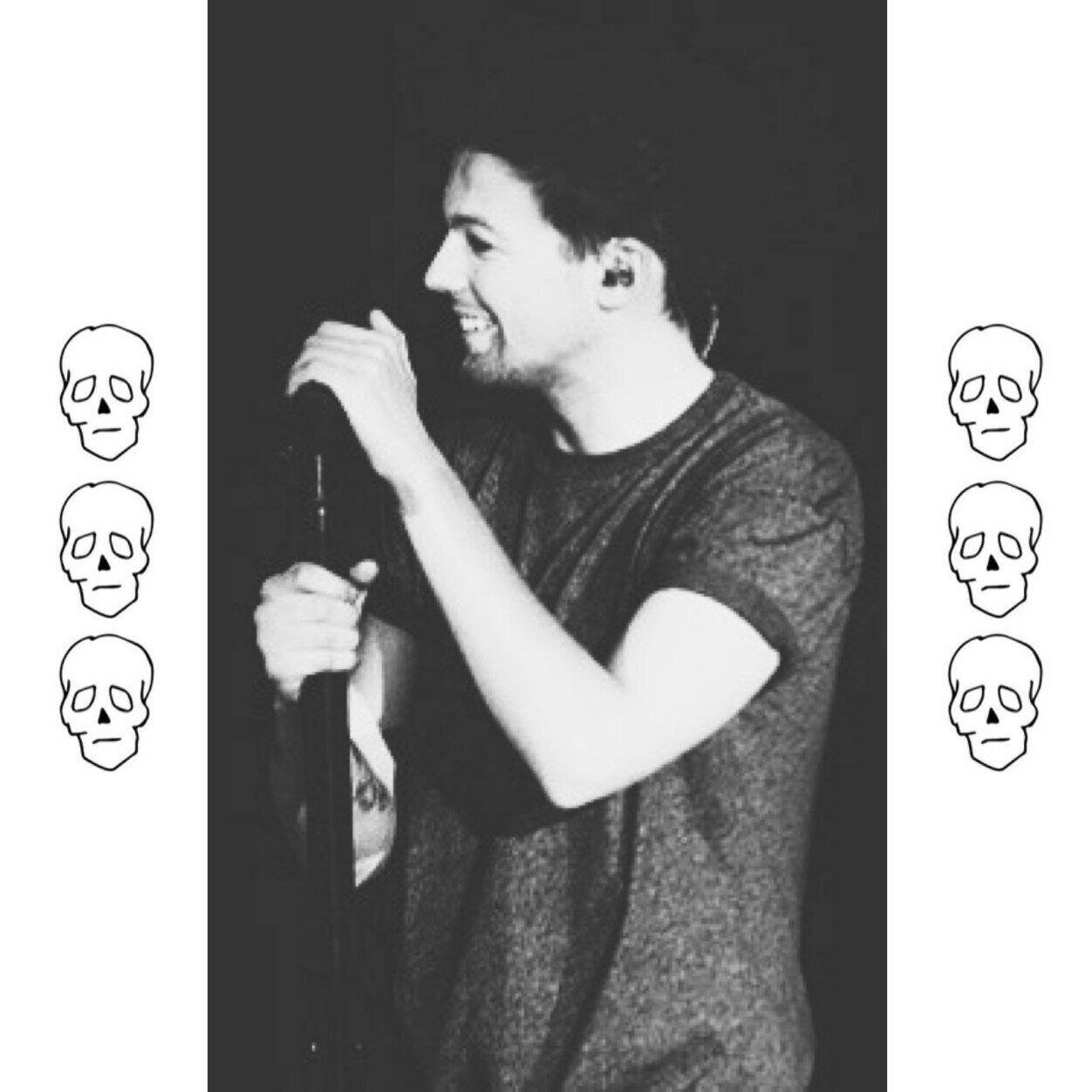 please follow @strippingzouis !