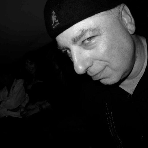 Veteran Cameraman/DP/Producer/Director/Editor/Writer.  2013 NY Emmy Nominee.