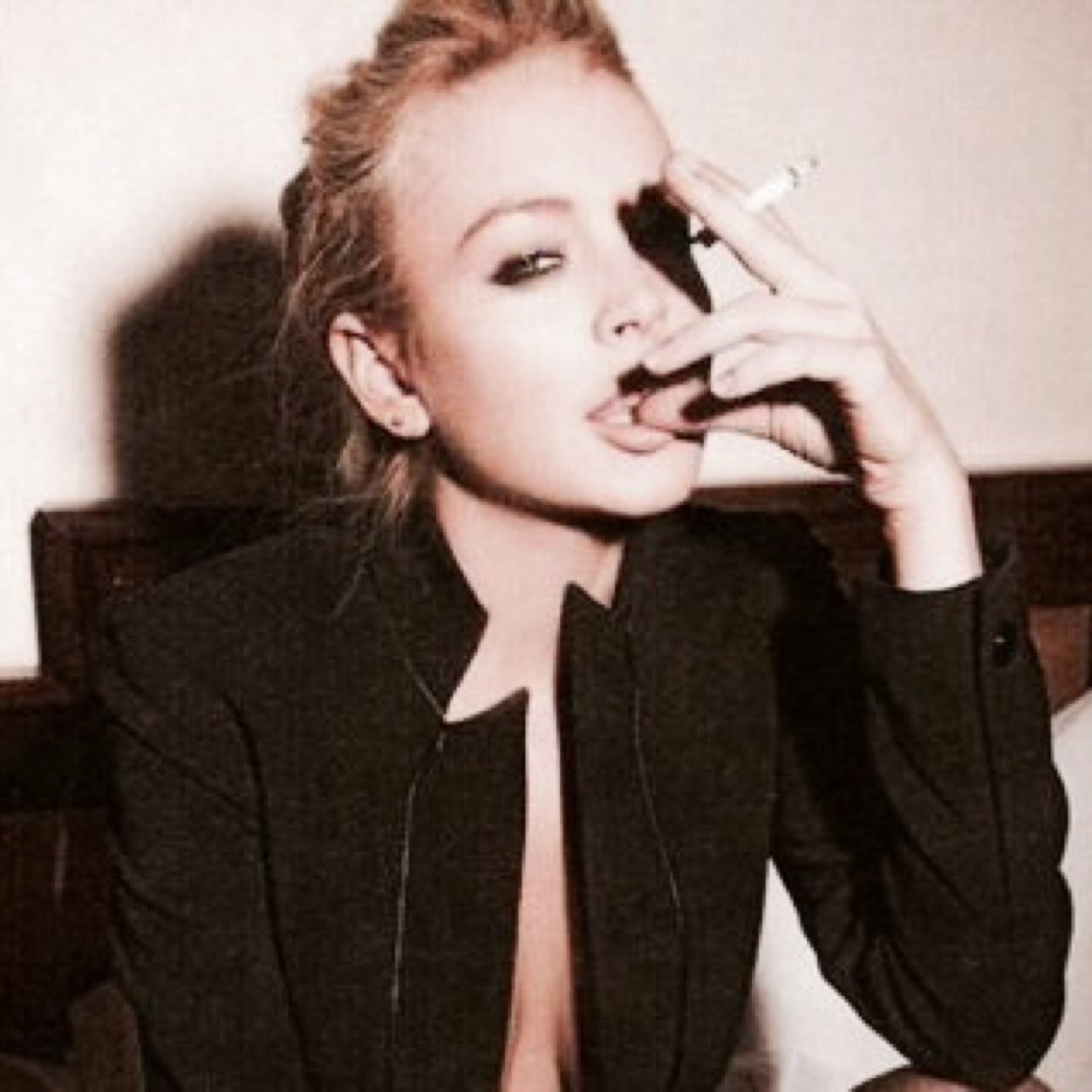 This is a free follow! 
(: follow @livberggreen :)