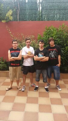 MoltenBand's profile picture. Grupo de Metal de numerosas influencias.       @Paupriego7 - Batería  @Joga404 - Guitarra solista @Tony_Castro97 - Guitarra rítmico/Coros  @JaviGNR_  - Bajo/Voz