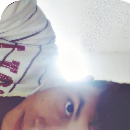 yago_483's profile picture. Hétero, não sou ateu e nem humorista.