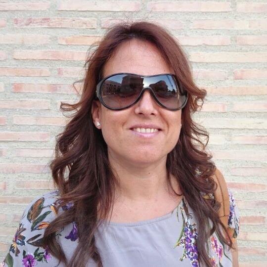 La edad no define la madurez, las calificaciones no definen la inteligencia y los rumores no definen quien se es.