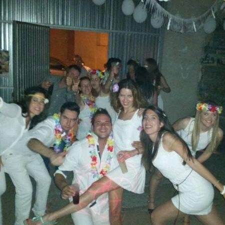tu ambiente...tu fiesta...no preguntes...El Arrejunte!! lugar de fiestas inolvidables, de encuentros y de buenas comilonas de gachas...