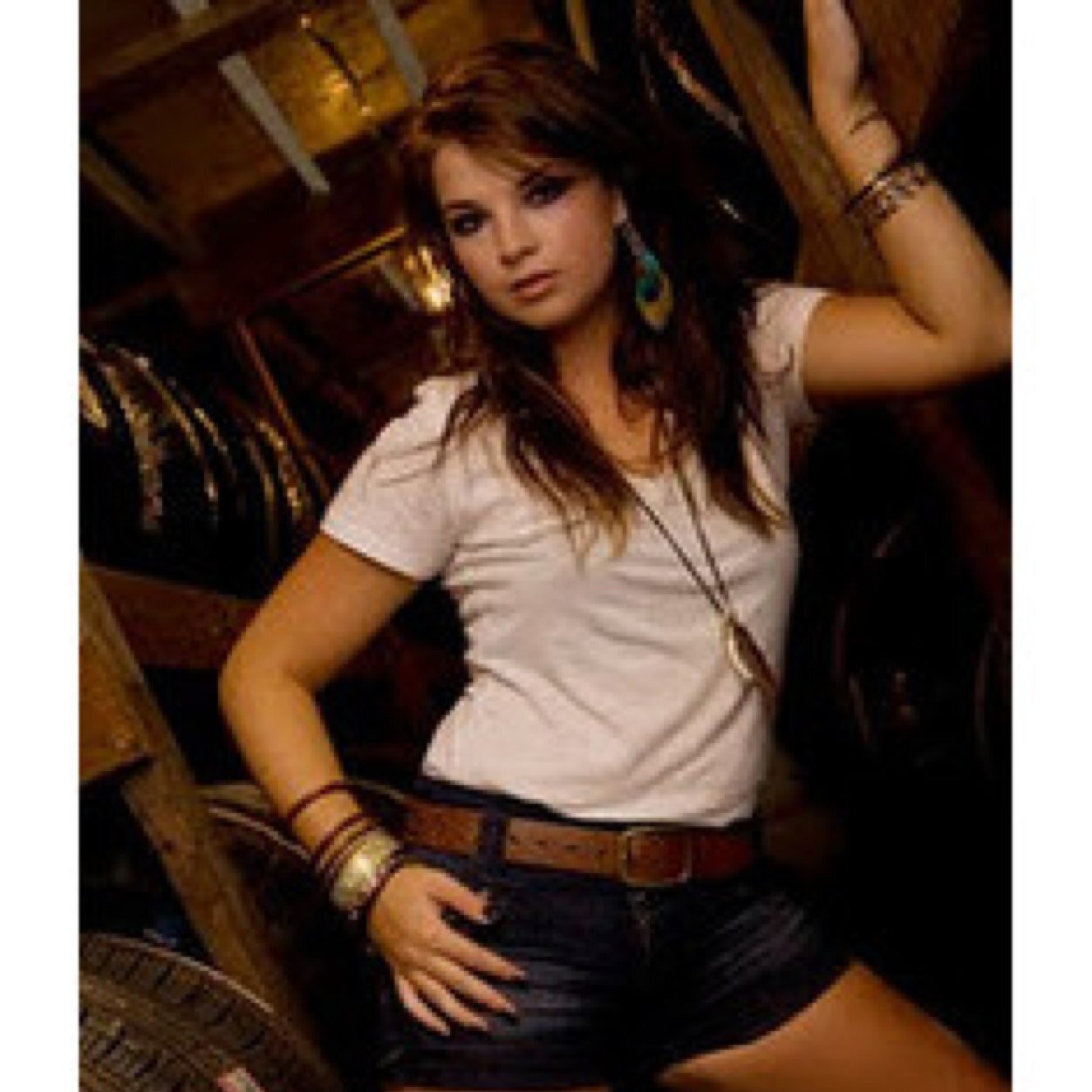 Older sister to Jake, You ger sister to Noah. {18} Cheerleader. Single. I love to song