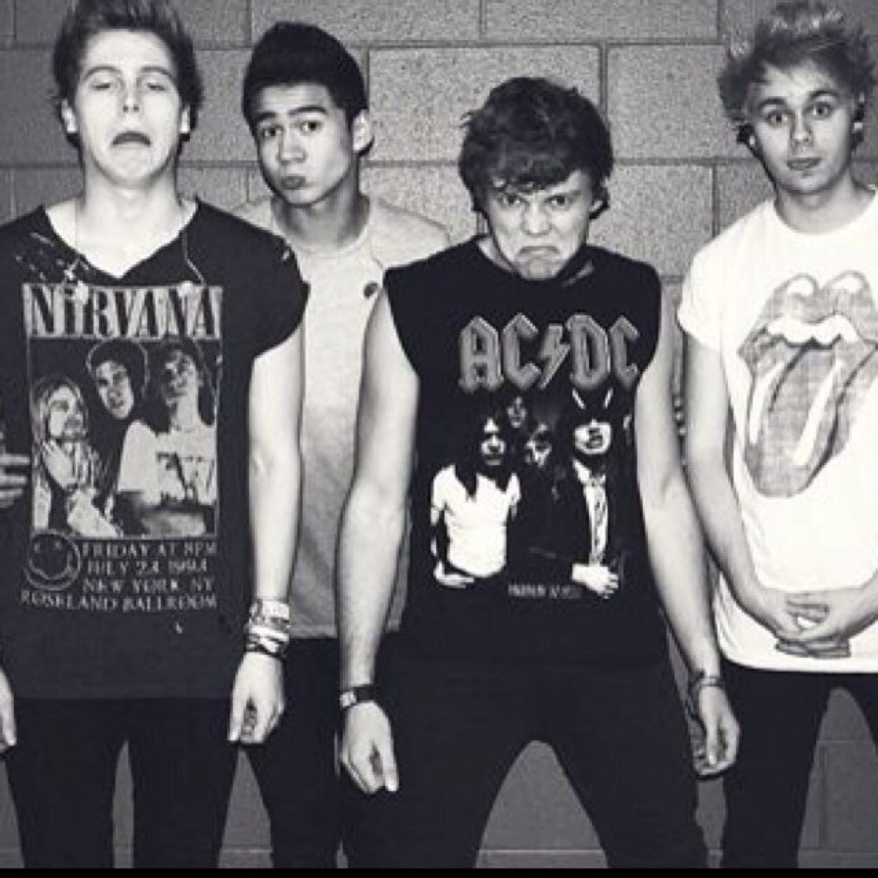 5SOS Michael be da fav❤️❤️ then again I love them all
Be yourself even if you're judged for it