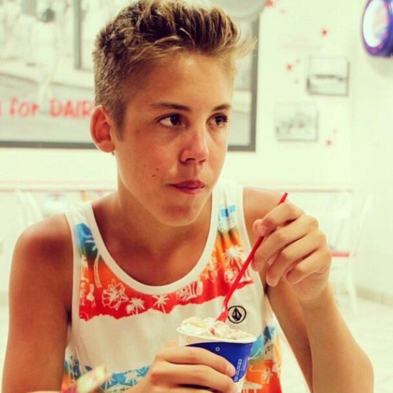 Hi! Please go follow @princecaniff and @uniquedaIIas. Lesh is trying to get to 12k. Thank you!