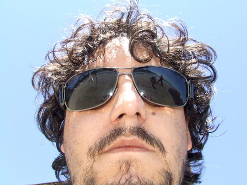 Soy padre, profe, comunicador (en el doble sentido del proceso). Estudio y trabajo duro desde diferentes trincheras, por hacer del mundo algo más amable.