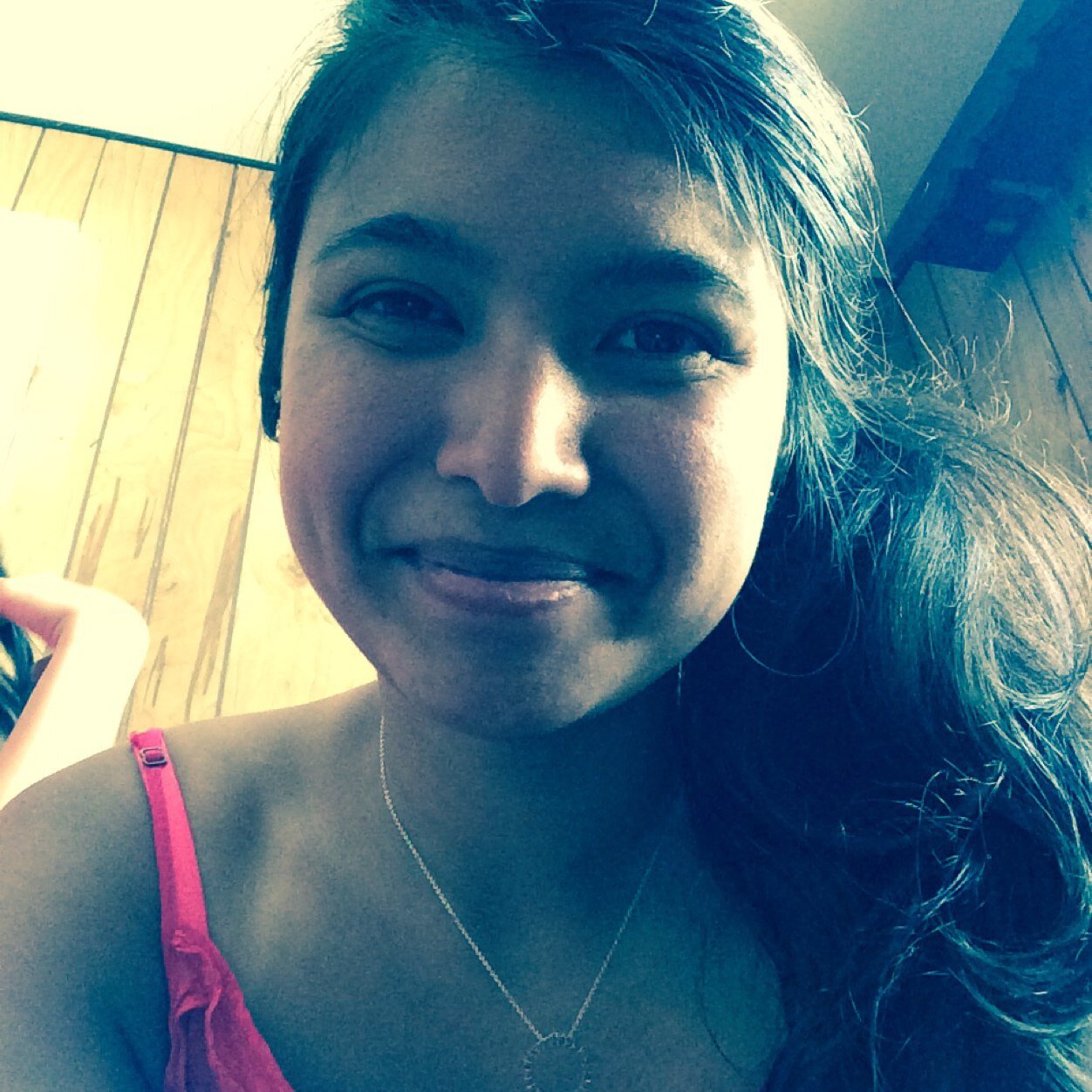 laura_pink's profile picture. THE WORLD IS OURS