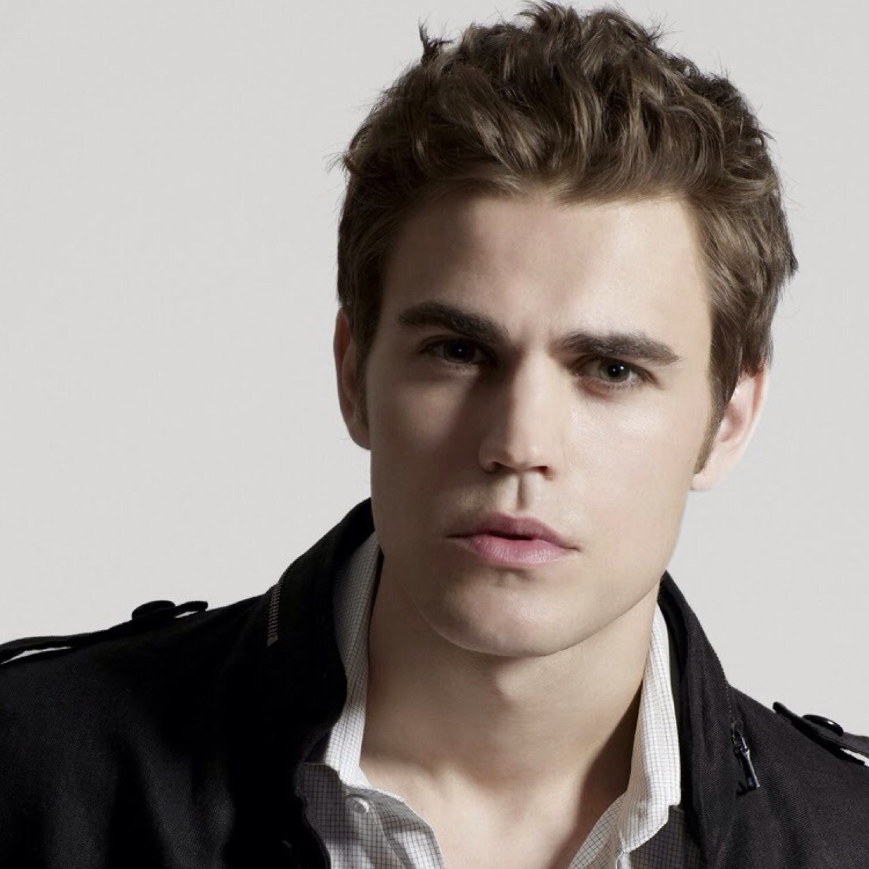 Names Stefan. Im back to my old town ready to have fun. /Single/ Vampier/ H~on/20+/ Brother @thesexydamons