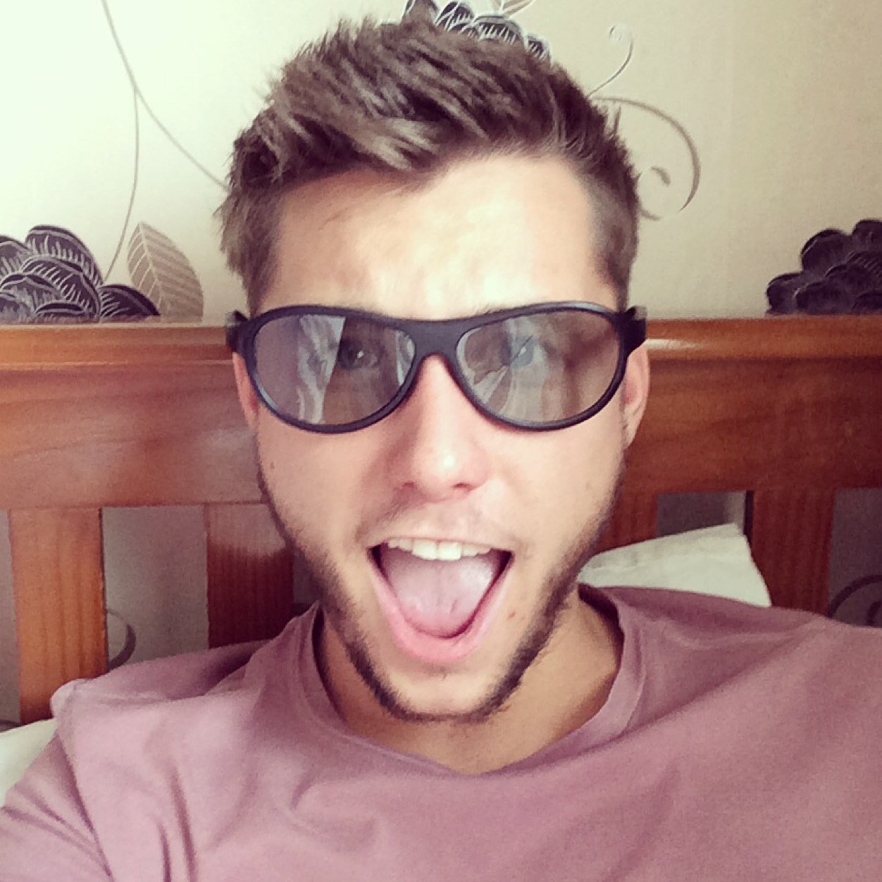 Sr_b90's profile picture. 