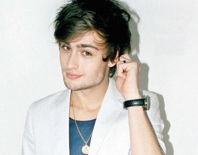 21.#HProle. Ex-Gryffindor. Auror. Patronus: León. Hechizos defensivos, duelos y el Quidditch.