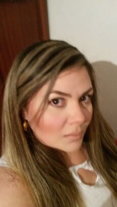 Políglota,Amante de las cosas bellas,la buena música y sincera por naturaleza!!! Dios I Love U!