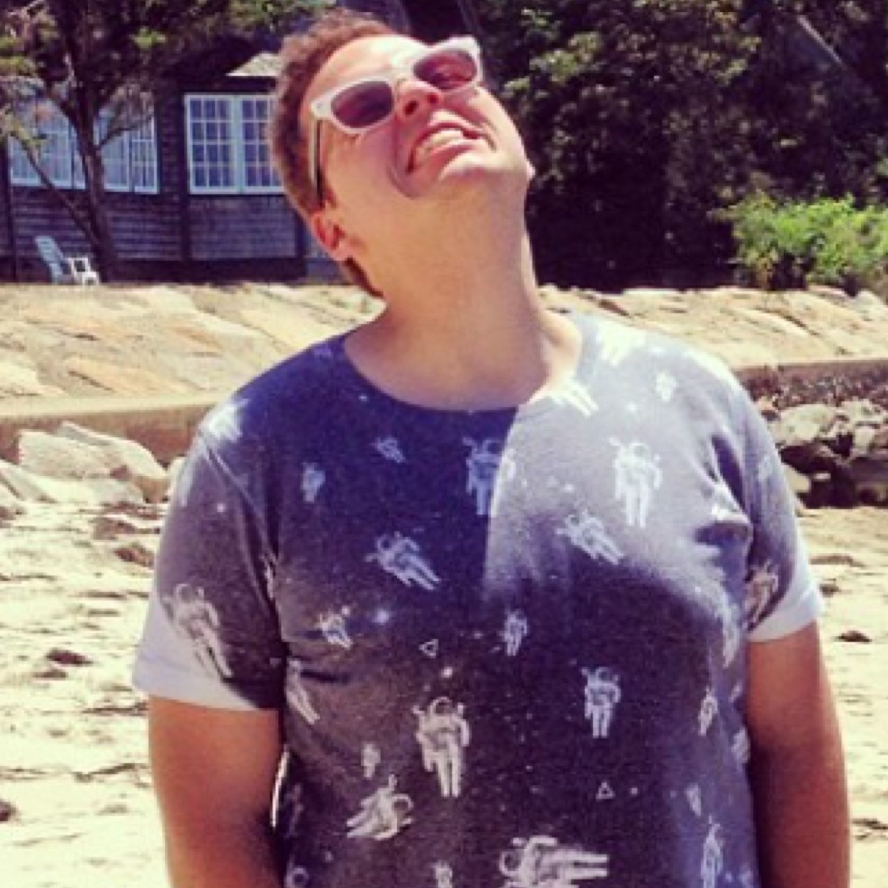 SeansGraphicTee's profile picture. i feel so warm here