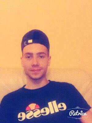 Si tu n'aimes pas mes tweets t'as qu'a dégagé http://t.co/0G2C07r4WY