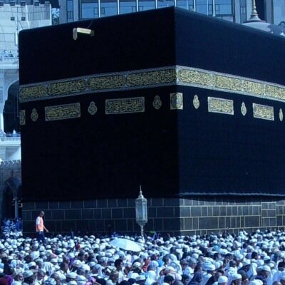 أعظم درس في الإسلام هو الخُلق فإن لم تكن مسلما خلوقا فأي درس من الإسلام تعلمت ؟ قال عليه الصلاة والسلام : إنما بعثت لأتمم مكارم الاخلاق.