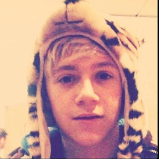 Wow Nuevo albun!!! Four 
Nueva cancion Fireproof Que Mas Se Puede Pedir 0.o