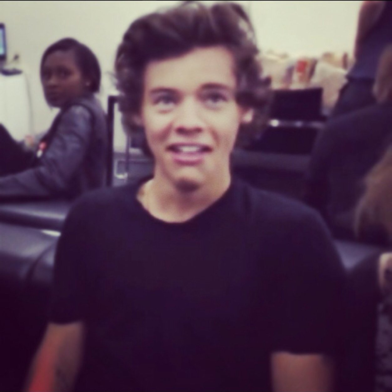 Harry me chama de cupcake e me coma! 
I'm Directioner!
Posers, caiam fora! :)?