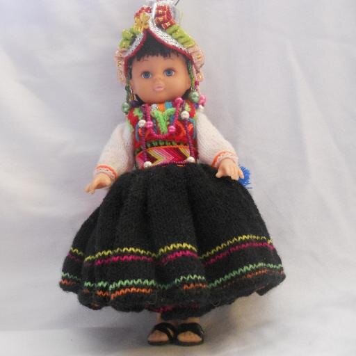 Holas elaboramos prendas de vestir de lana 100% alpaca baby y también hacemos muñecas con trajes tipicos