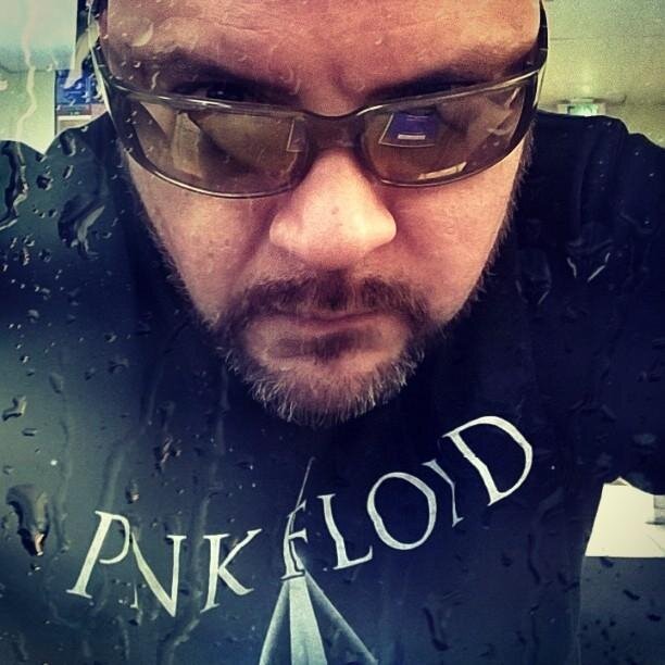Vinyl Addict // Music Junkie // Groove Pimp // Aftert-Hours // Nightlife // House Music // Techno // TechHouse // Resident DJ // http://t.co/ybJlTVVv9R