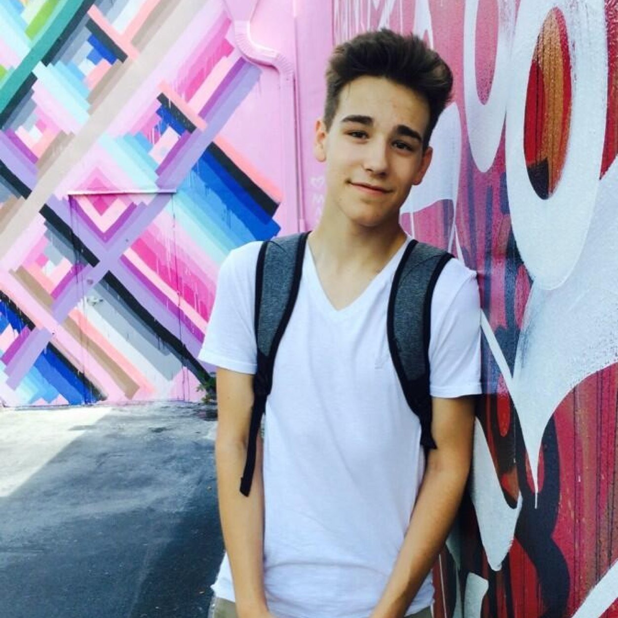 please go follow @wutsides thank you