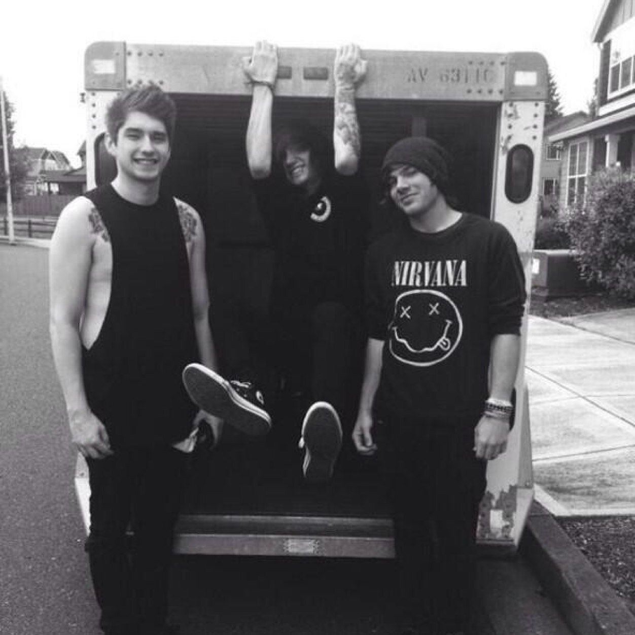 Abalones ( a snail ) has 5 assholes. GO FOLLOW @timmy7MIH @Alex7MIH @Justin7MIH  @7mihband