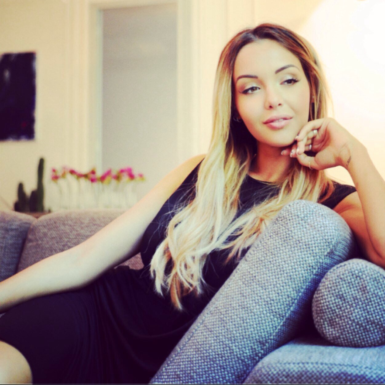 Nabilla est juste sans mots une personnalite incroyable aucun mots ne pourrais la definir tellement elle est merveilleuse ! @leonnaboo