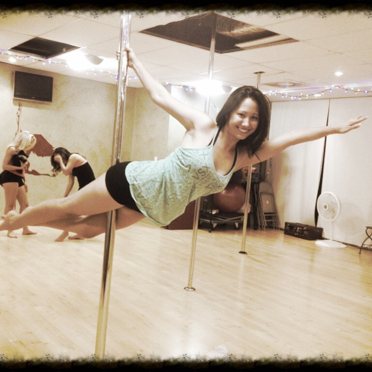 fun and energetic Hawaii sweetheart who loves working out at #fitforagoddess