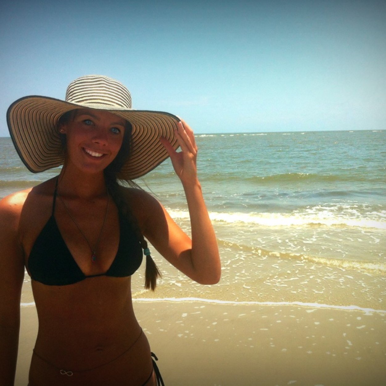 AwesomeAbs_'s profile picture. loving life @georgiasouthern #england/america