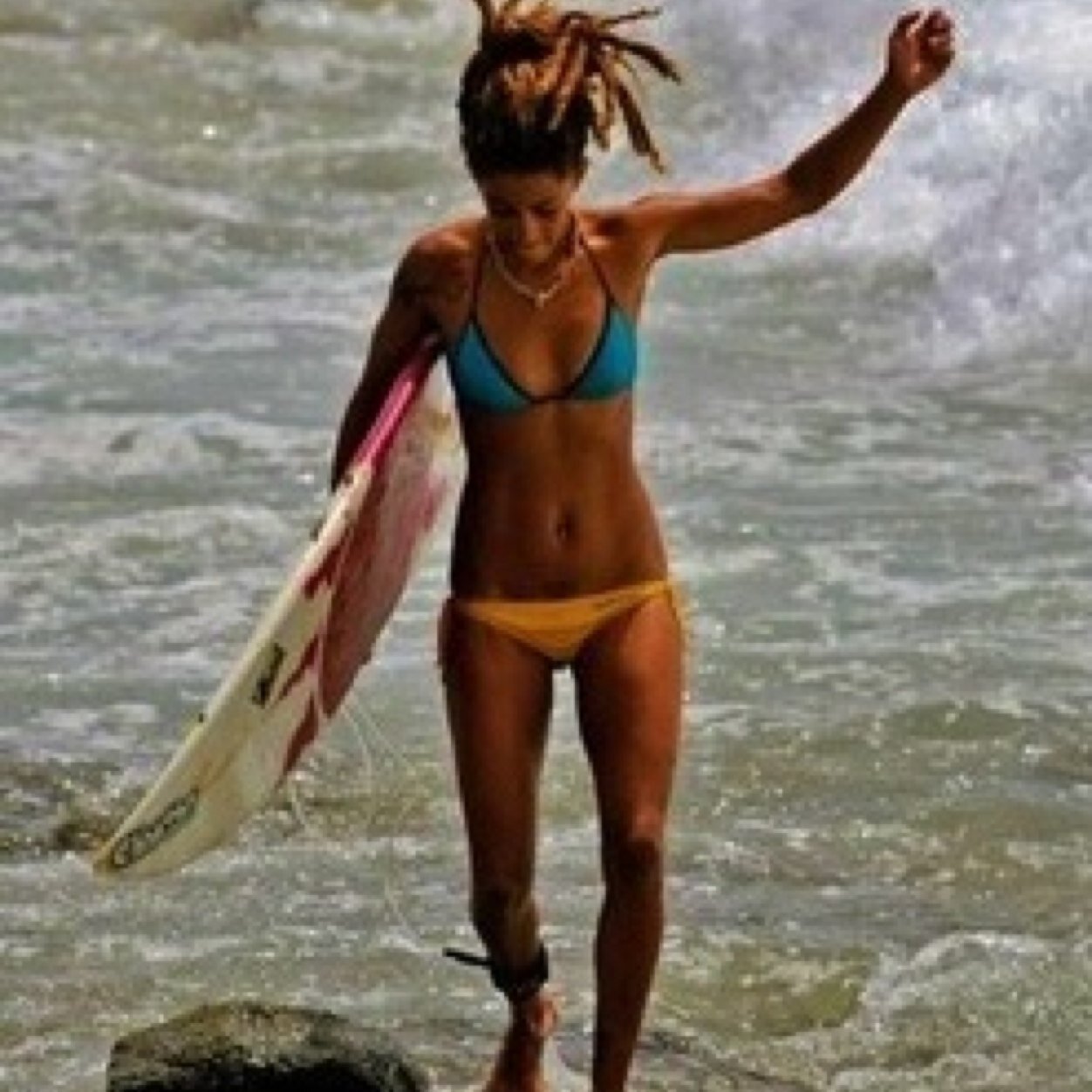 SURFloveNATURE's profile picture. Look for the girl with sunshine in her eyes.